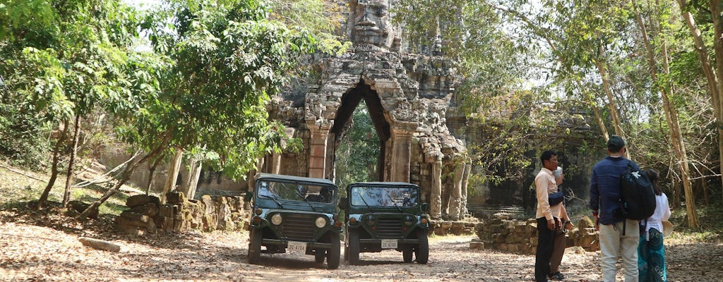 Tour privado de los templos de Angkor en vehículo militar 4x4 vintage