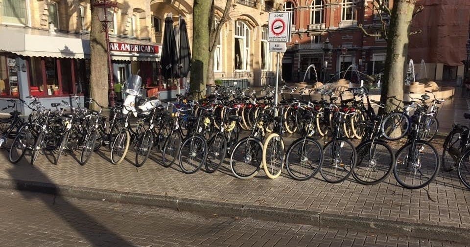 Alquiler de bicicletas eléctricas en Ámsterdam con café de bienvenida