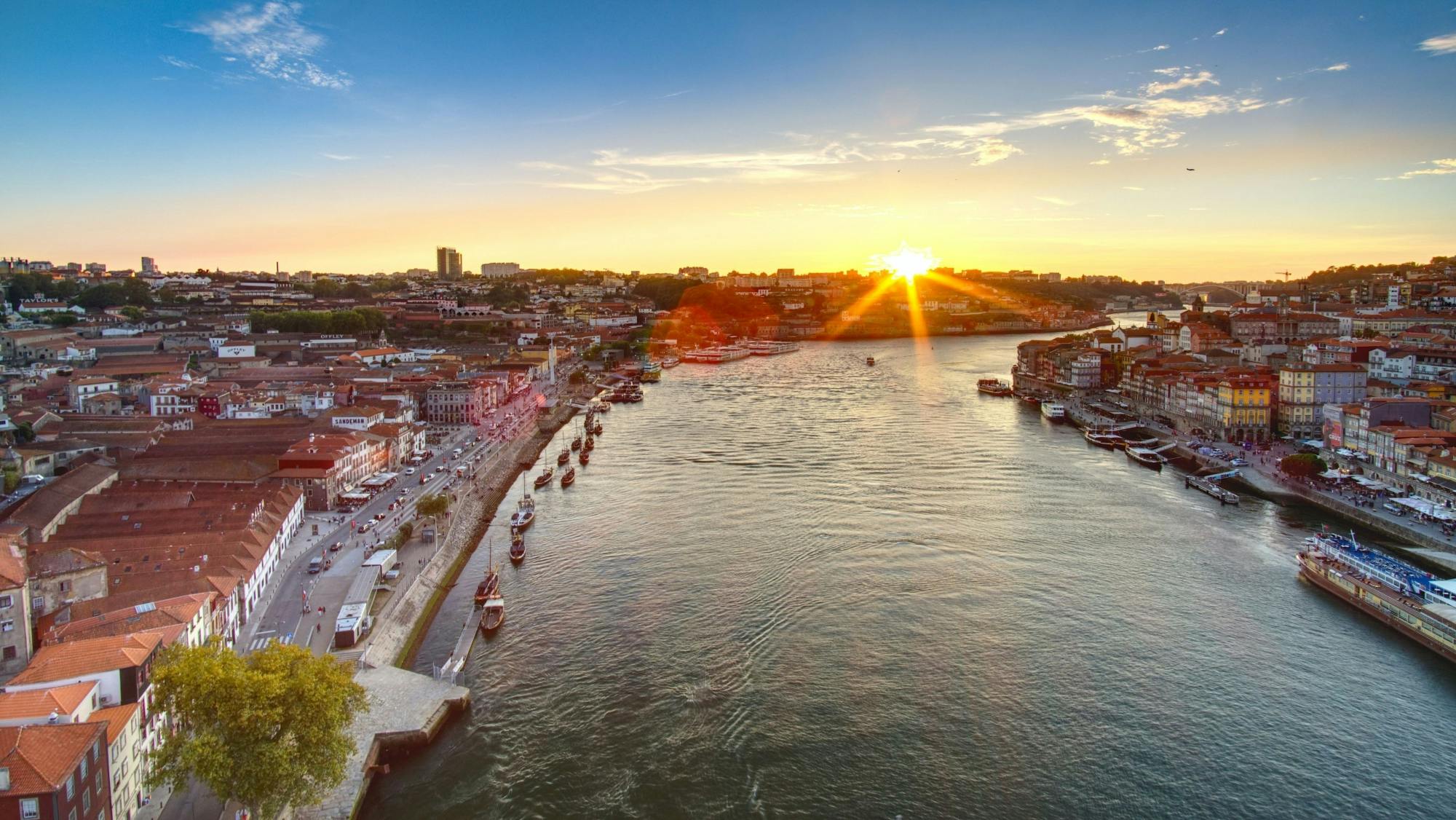 Porto city tour with dinner and fado show