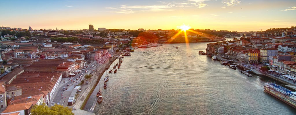 Porto Stadtrundfahrt mit Abendessen und Fado Show