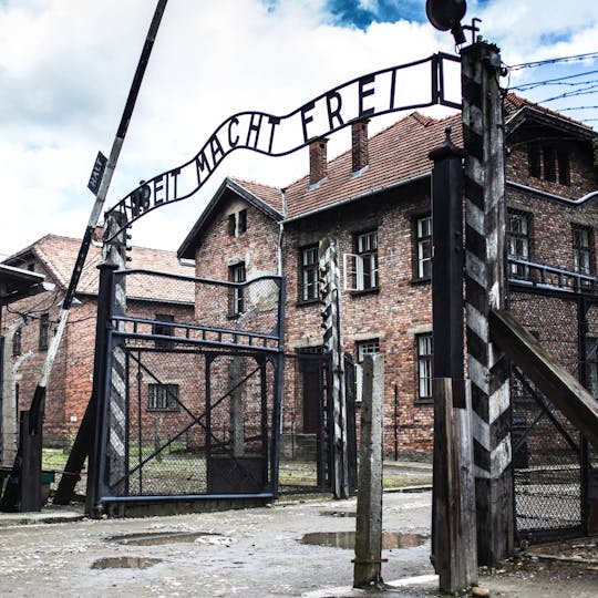 Wycieczka z przewodnikiem po Muzeum Auschwitz-Birkenau z Krakowa