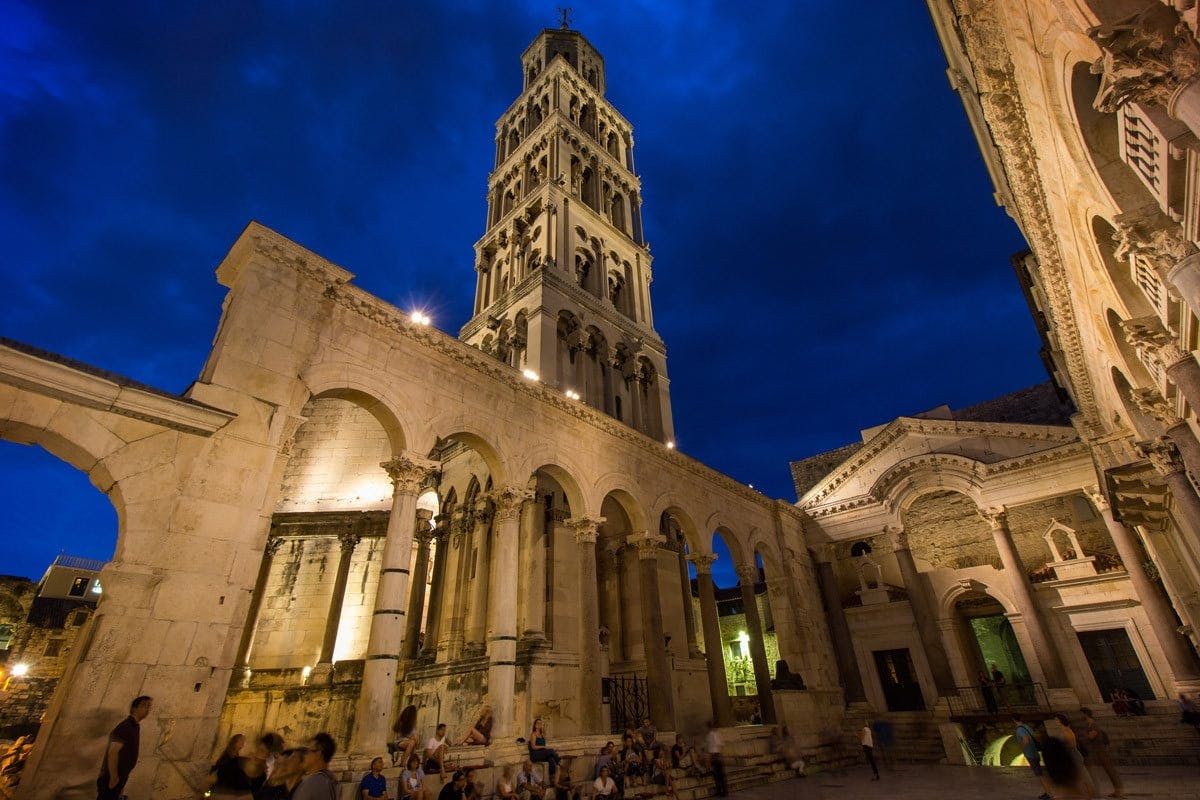 Split oude stad en avondwandeling door het paleis van Diocletianus