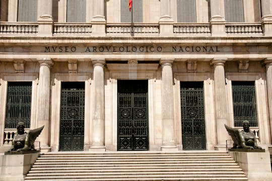 Entrada de acceso prioritario al Museo Arqueológico Nacional de Madrid con audioguía