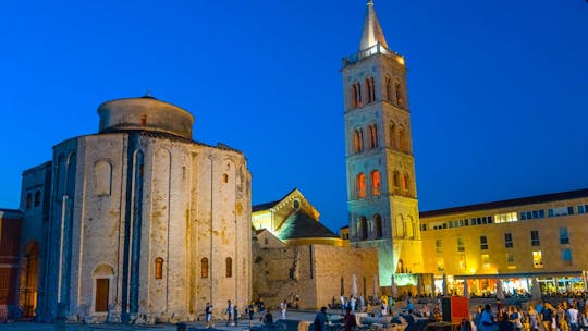 Passeio a pé guiado à noite pelo centro histórico de Zadar