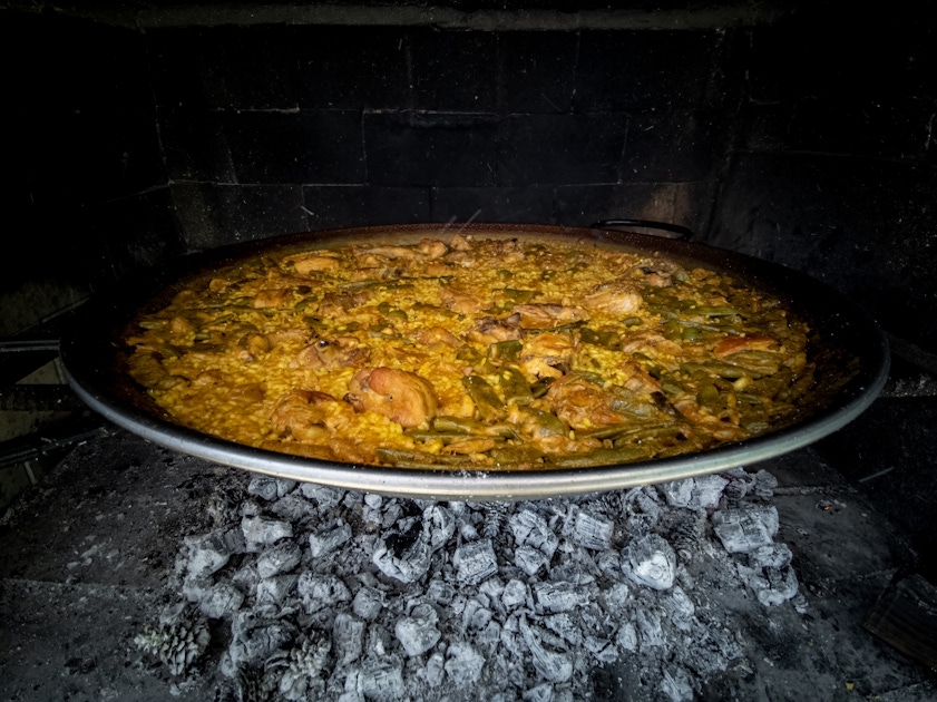 Tour guiado a la Huerta de Valencia con paella en una barraca musement