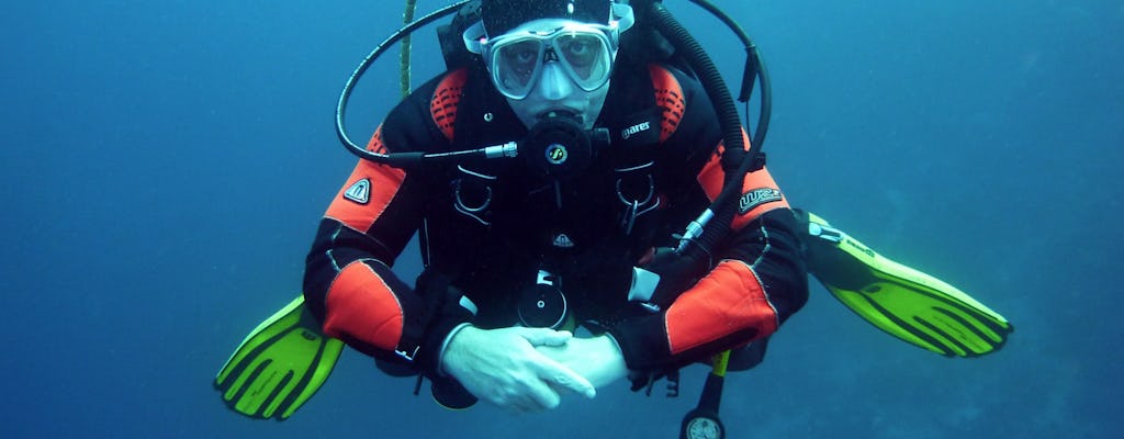 Esperienza subacquea con istruttore subacqueo ad Aci Castello