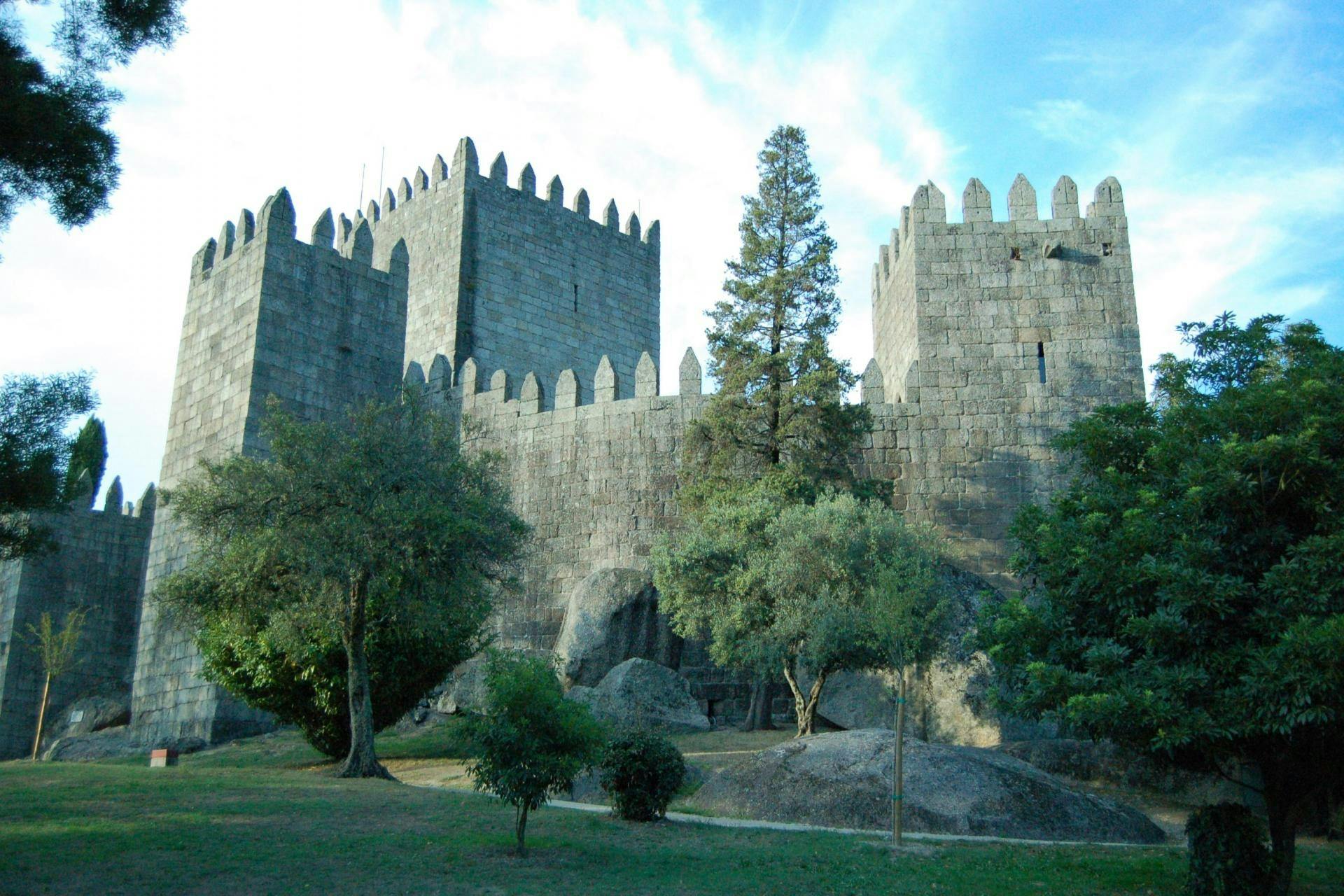 Get to know the impressive Guimarães Castle!