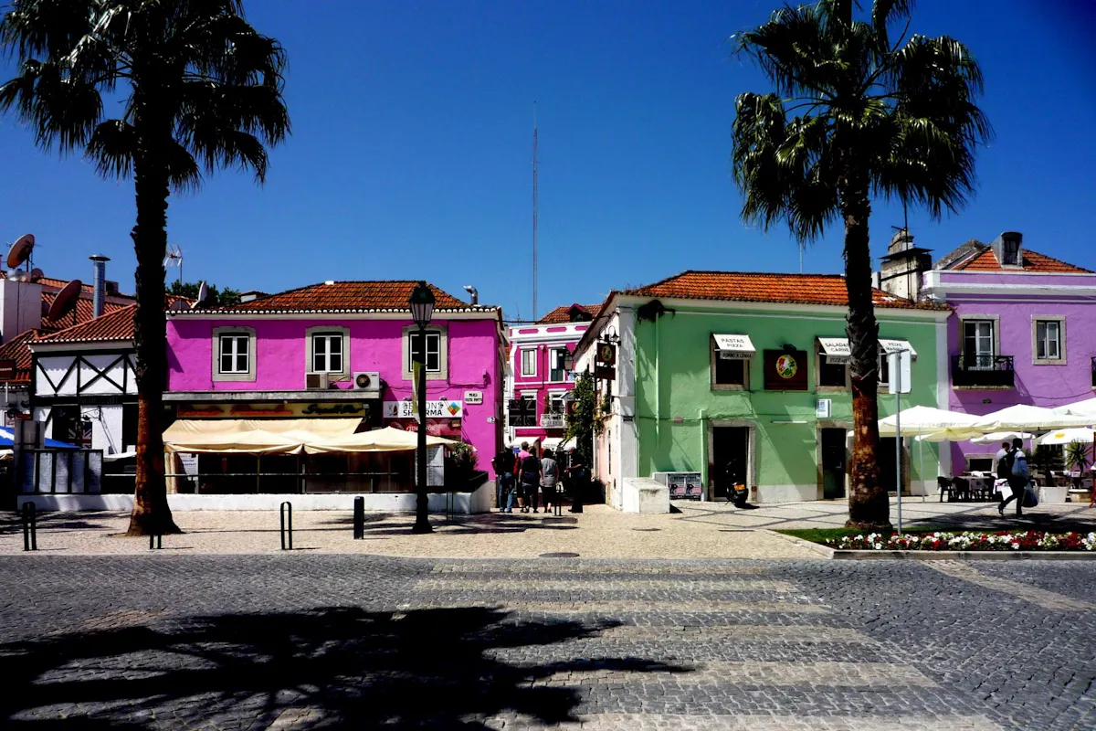 wander around the streets of Cascais