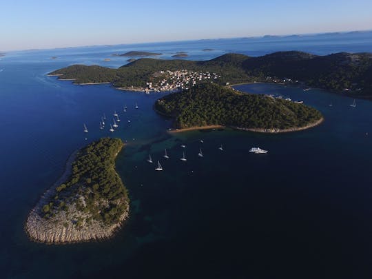 Gita in barca di un'intera giornata sull'isola d'oro di Vrgada da Biograd na Moru