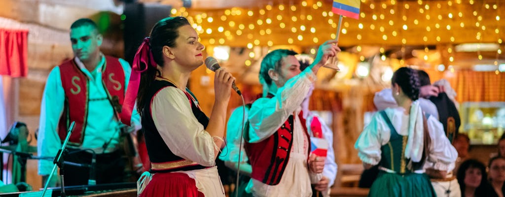 Noite de folclore tcheco com jantar e bebidas ilimitadas em Praga