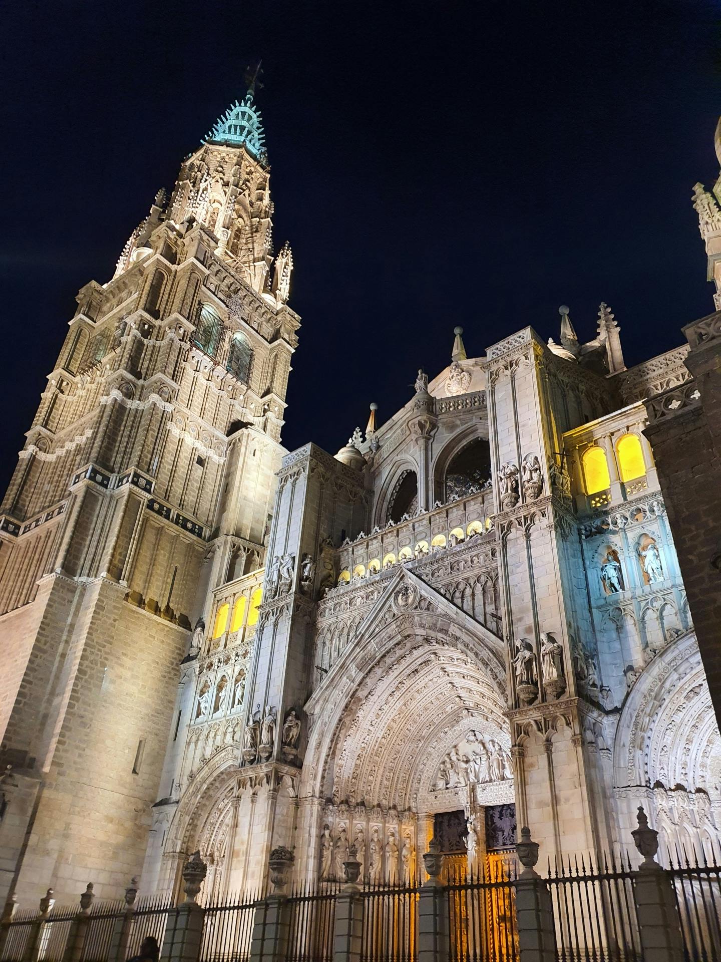 Toledo Cathedral Spanish language guided night tour with entrance