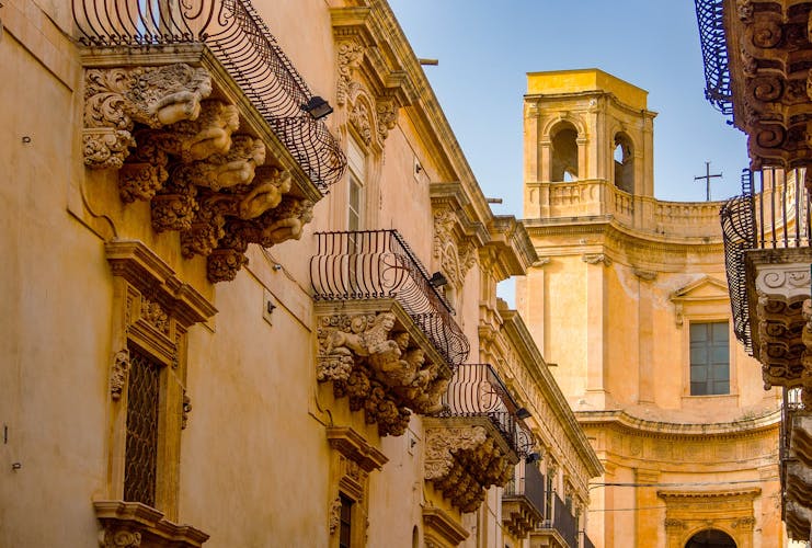 Guided walking tour of Noto with a local guide