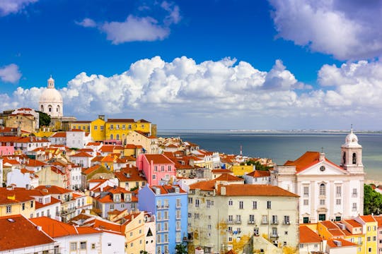 Excursión de un día a Lisboa con recorrido por la ciudad y compras en Praia da Luz