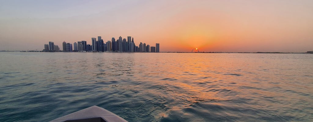 Tour guiado en barco al atardecer en Doha