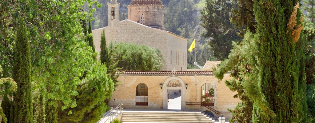 Tour por la tarde al monasterio de Agios Neophytos con cata de vinos