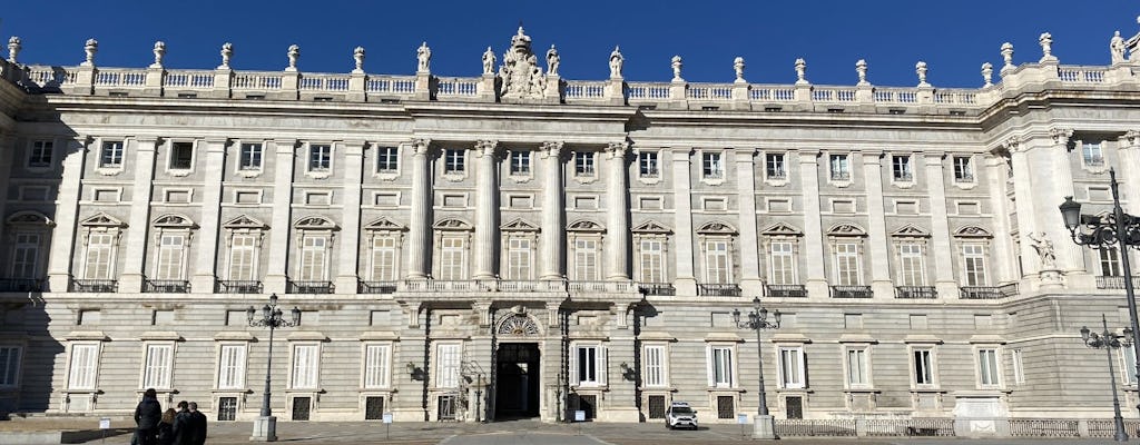 Zwiedzanie z przewodnikiem Pałacu Królewskiego i Królewskiej Zbrojowni w Madrycie z biletami