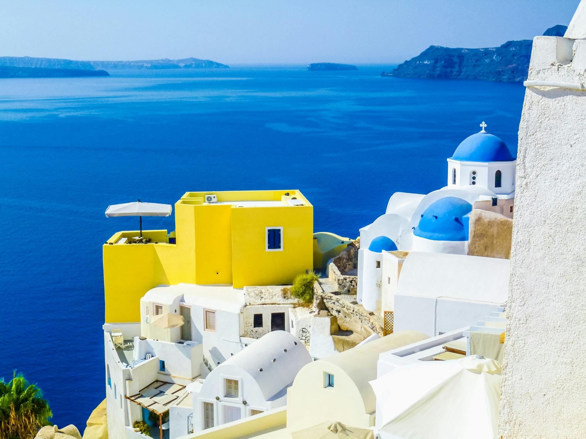 Ganztägige Santorini-Tour ab Athen mit Fähre und Flug