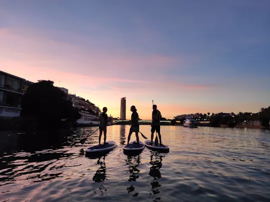 Excursion de 90 minutes en SUP au coucher du soleil à Séville