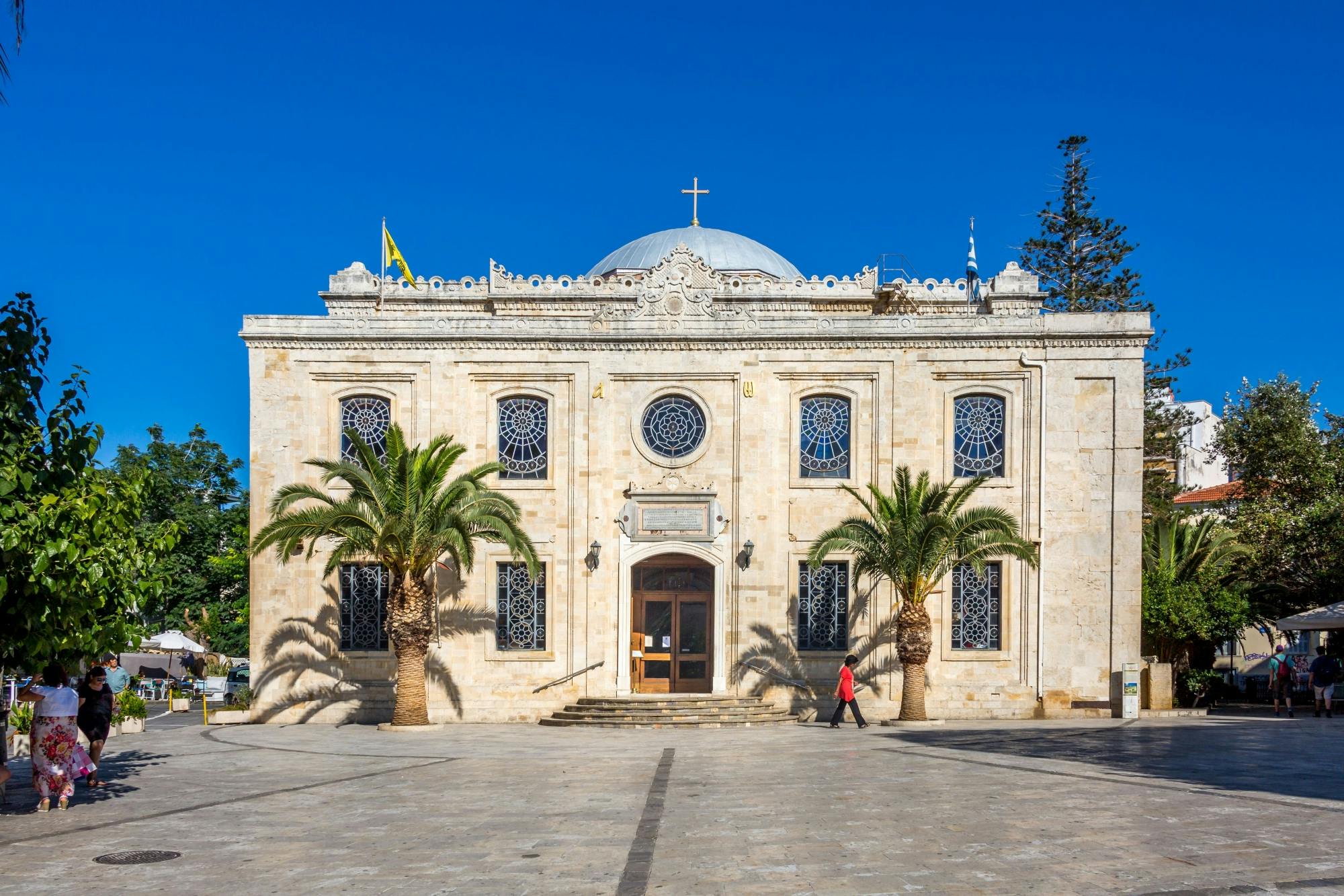 Knossos Palace and Heraklion Guided Tour with Transport