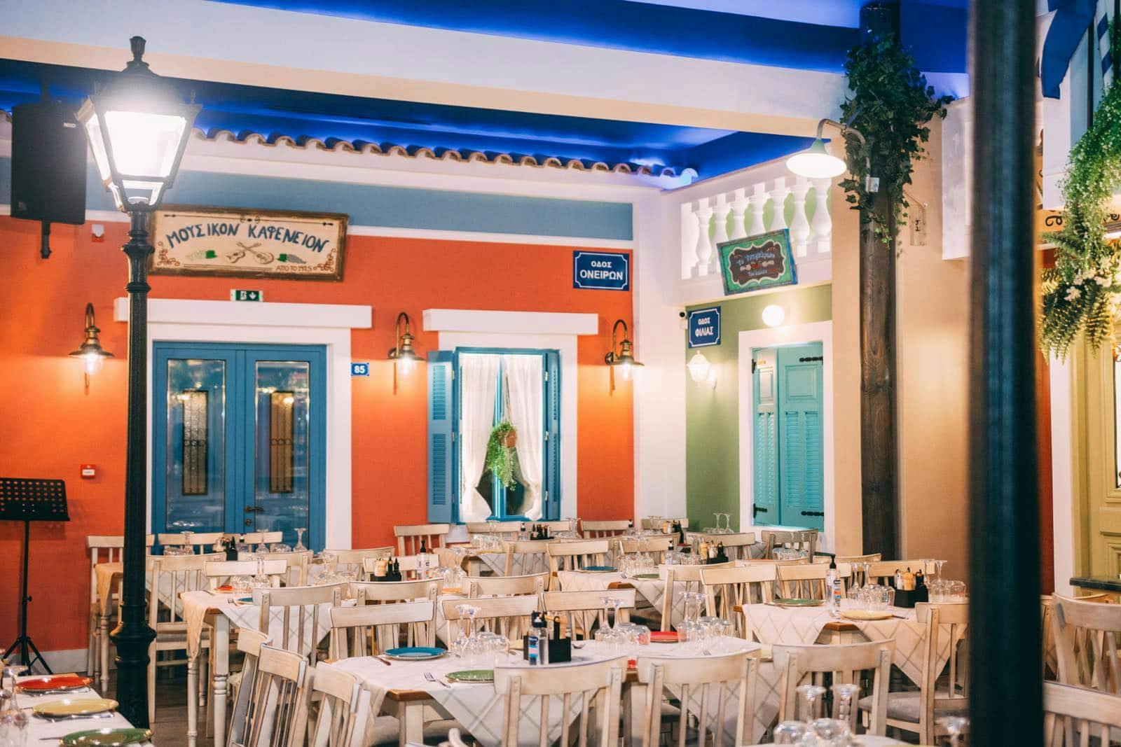 Græsk mad og levende musik på en aften i Popolaros Taverna