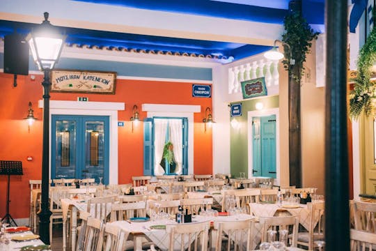 Grekisk mat och levande musikkväll på Popolaros Taverna