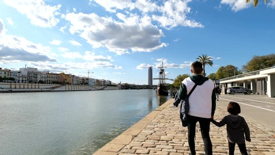 Bairro histórico de Triana com passeio a pé pelo rio Guadalquivir