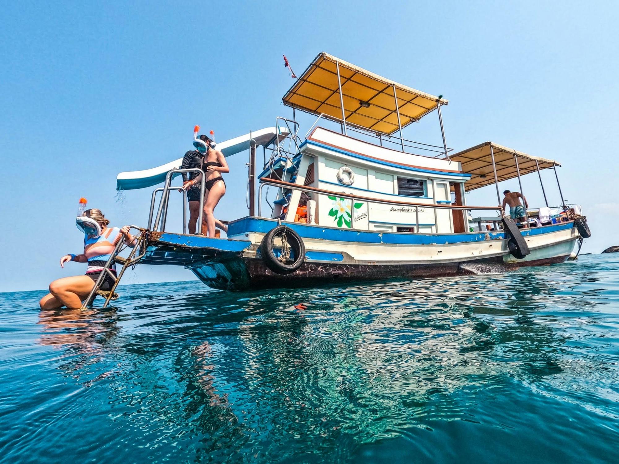 Boat tour to the Bays of Koh Tao island with light meal Musement