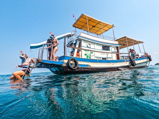 Boat tour to the  bays of Koh Tao island with light meal