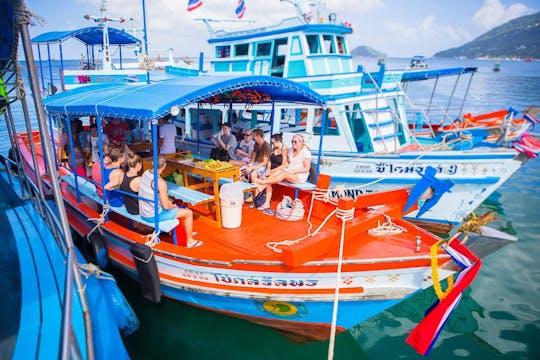 Morning boat tour to Koh Nangyuan and Koh Tao with Thai lunch box