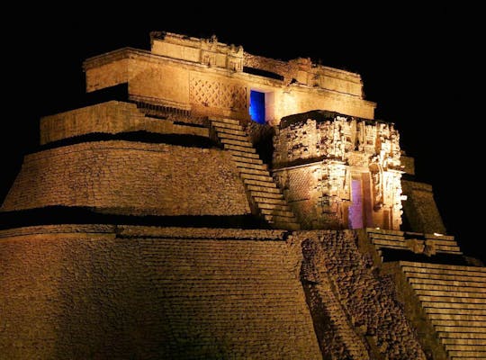 Spectacle de musique et de lumière d'Uxmal