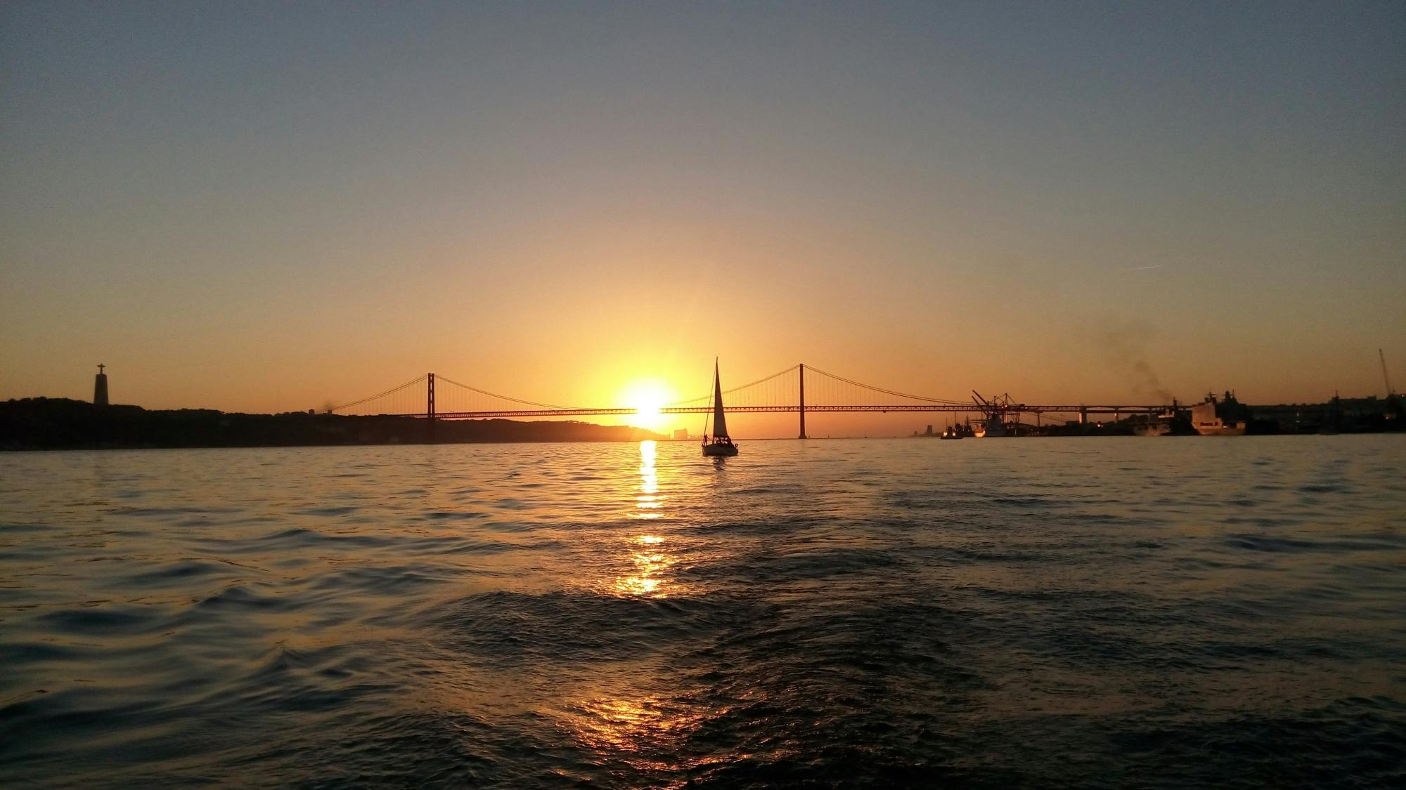 2-godzinna wycieczka żeglarska o zachodzie słońca w Lizbonie