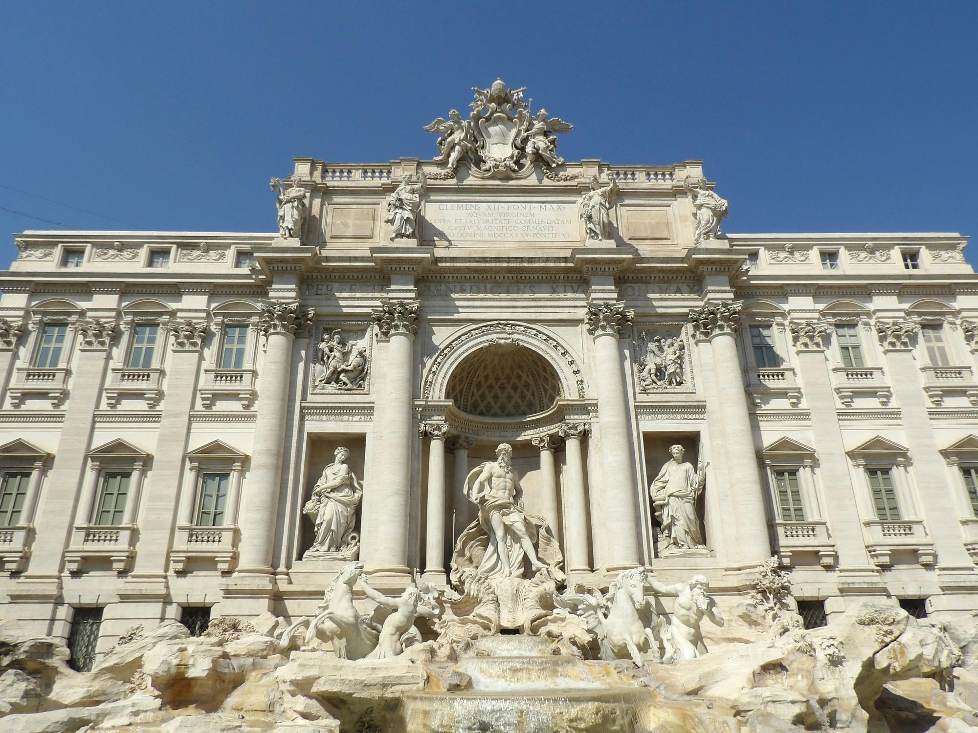 Squares and fountains of Rome walking guided tour