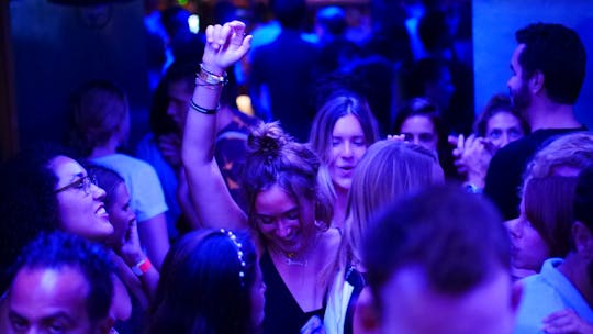 Serata di giro dei bar a Lione