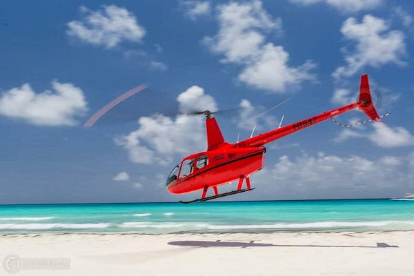 L'île de Sanoa en hélicoptère