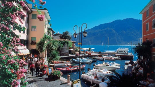 Wizyta z przewodnikiem w malowniczych miasteczkach nad jeziorem Garda i rejs statkiem