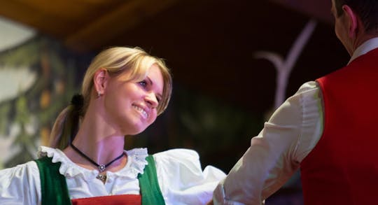 Espectáculo folclórico tirolés de la familia Gundolf en Innsbruck con opción a cena