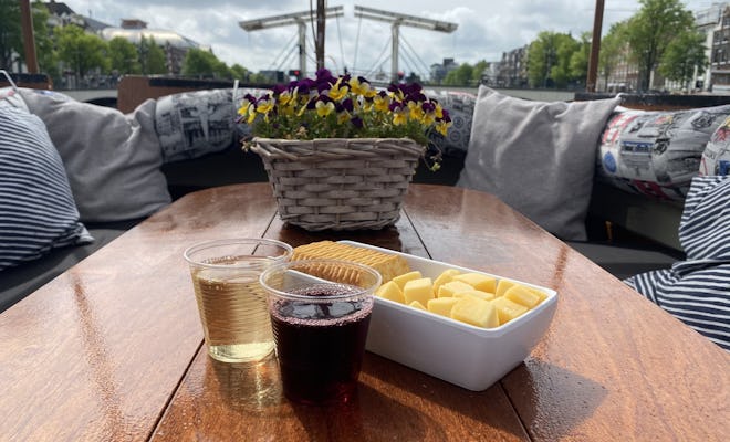 Amsterdam's canals tour with cheese and drinks tasting
