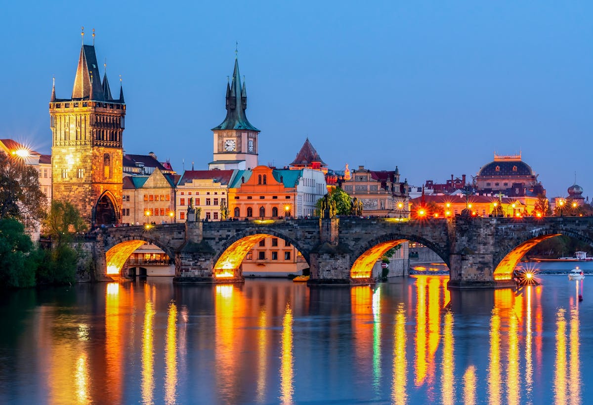 Cruise Tour in Prague with Dinner