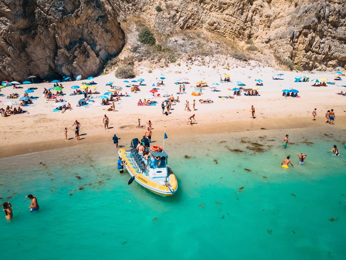 Taxiboot naar het strand van Ribeiro do Cavalo
