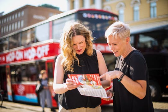 Hop-on-Hop-off-Stadtrundfahrt durch Helsinki