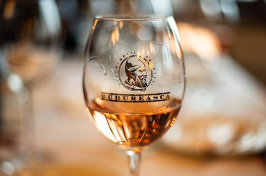 Wine experience con laboratorio di degustazione e blending a Budureasca