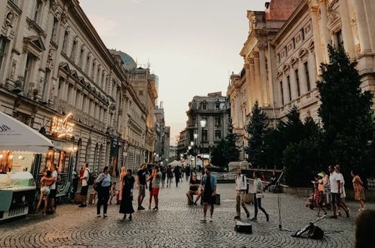 Tour guidato a piedi di 5 ore di Bucarest con pranzo