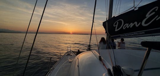 Privé catamarancruise bij zonsondergang vanuit Chersonissos
