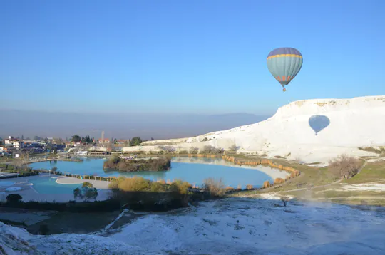 Expérience en montgolfière au lever du soleil à Pamukkale et visite d'Hiérapolis