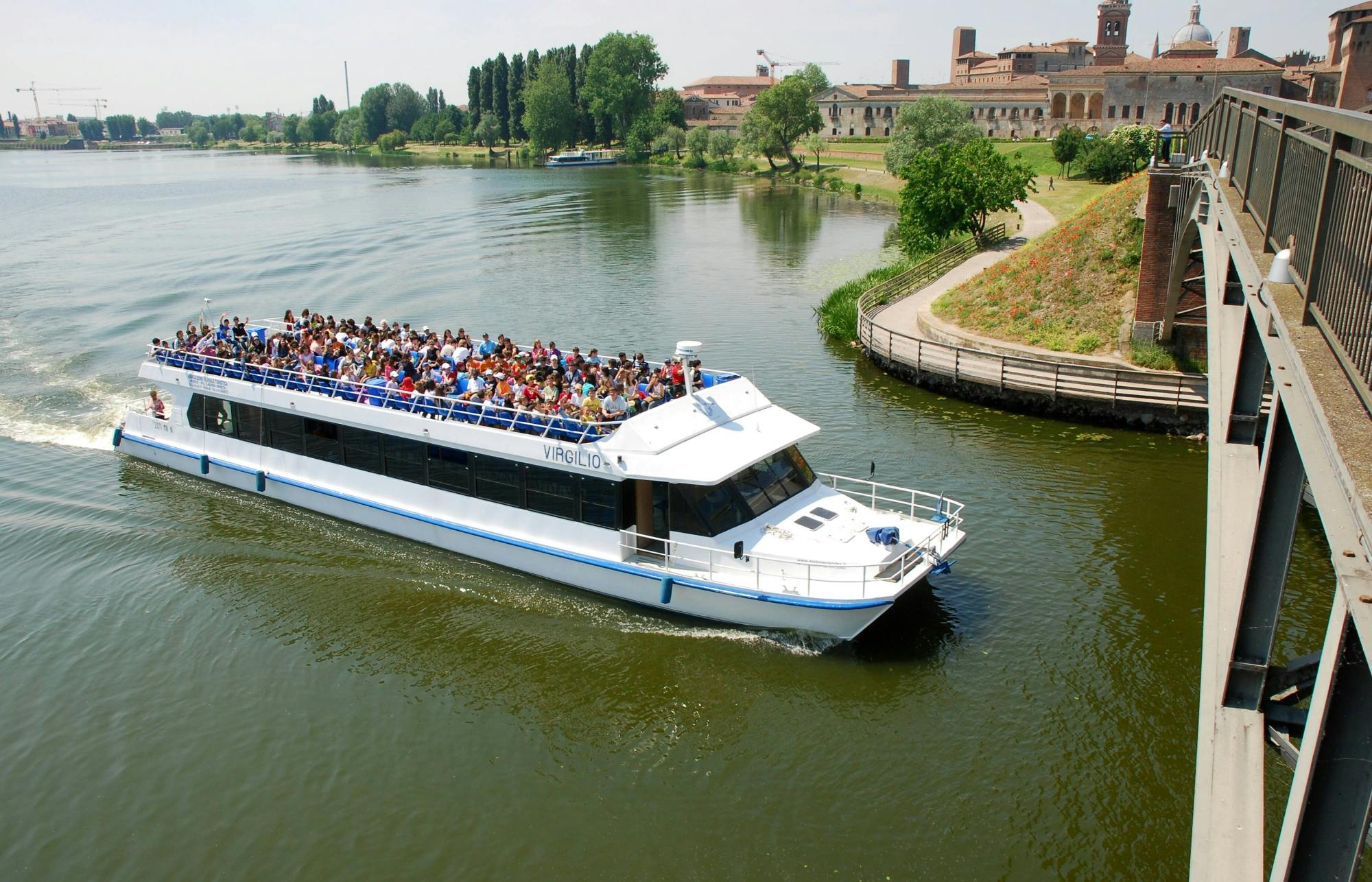 Medieval Mantua Tour with Boat Trip