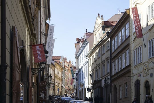 Interaktywna przygoda odkrywania miasta Mala Strana w Pradze