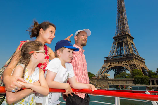 Sightseeing cruise on the Seine