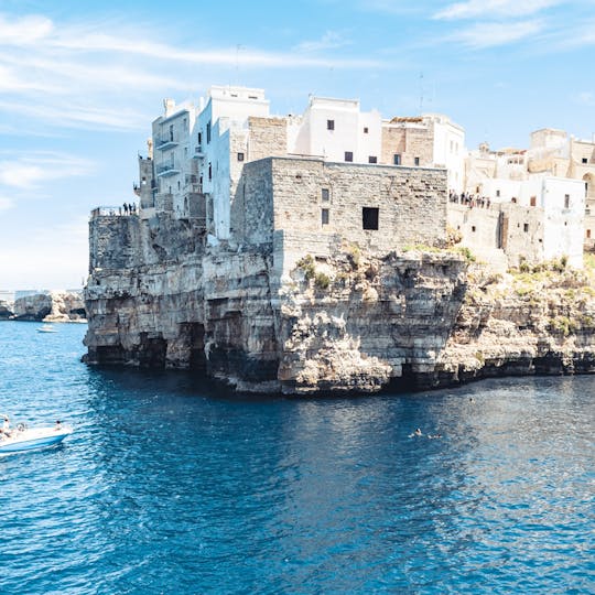 Interactive city discovery adventure game in Polignano