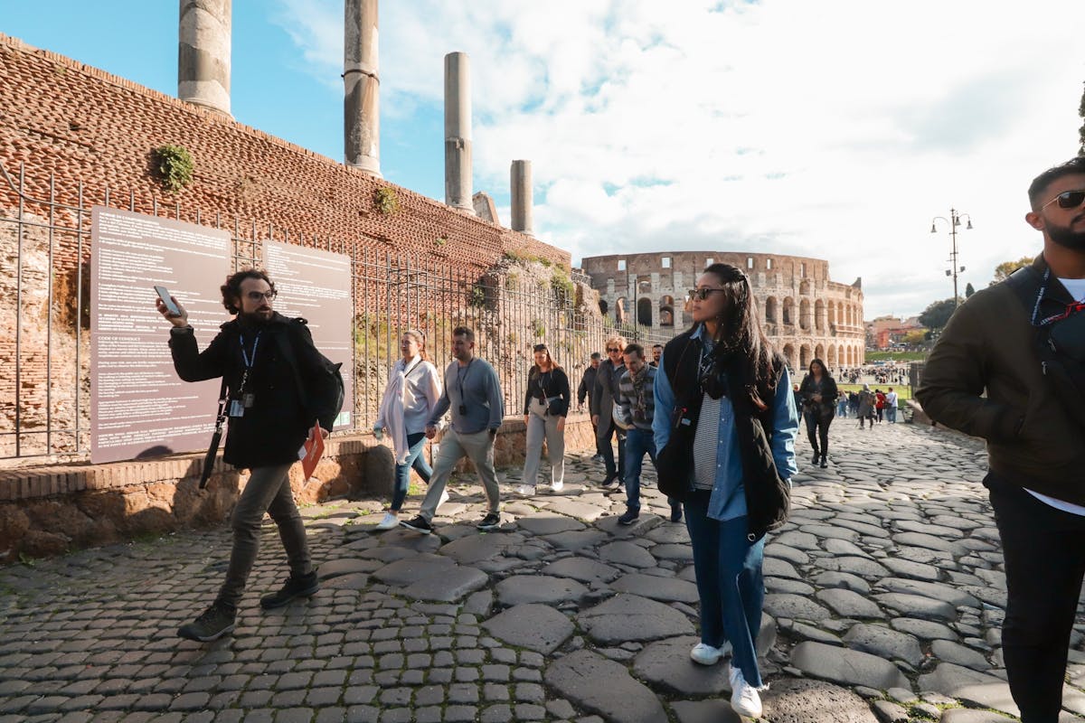 Accesso e visita del Colosseo con una guida locale