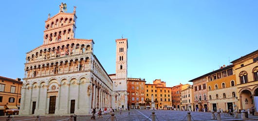 Private guided walking tour of Lucca
